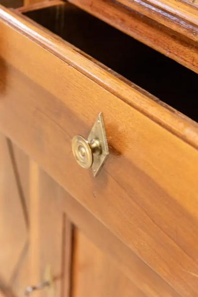 Italian Early 19th Century Walnut Three Drawers over Two Doors Buffet
