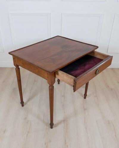 Italian Late 18th Century Neoclassical Walnut Desk with Fruitwood Marquetry