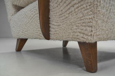 Italian Mid Century Modern Wingback Chairs in Boucl Italy 1950s