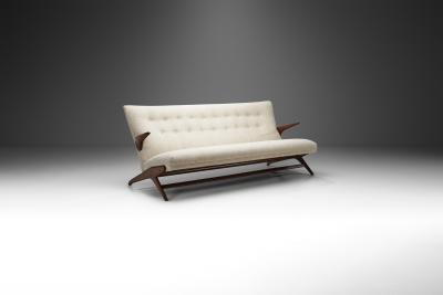 Italian Mid Century Sofa with Sculptrual Legs Italy 1950s