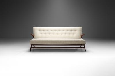 Italian Mid Century Sofa with Sculptrual Legs Italy 1950s