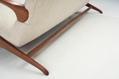 Italian Mid Century Sofa with Sculptrual Legs Italy 1950s