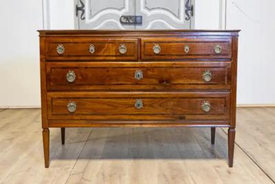 Italian Neoclassical Period 1790s Walnut and Mahogany Commode with Cross Banding