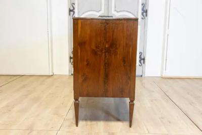 Italian Neoclassical Period 1790s Walnut and Mahogany Commode with Cross Banding