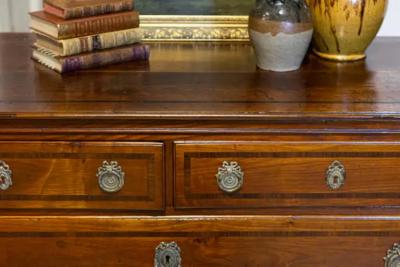 Italian Neoclassical Period 1790s Walnut and Mahogany Commode with Cross Banding