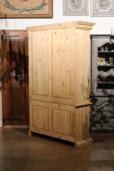 Italian Neoclassical Style Carved Pine Bookcase with Arched Motifs and Capitals