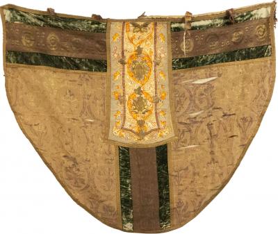 Italian Renaissance Style Beige and Green Shield