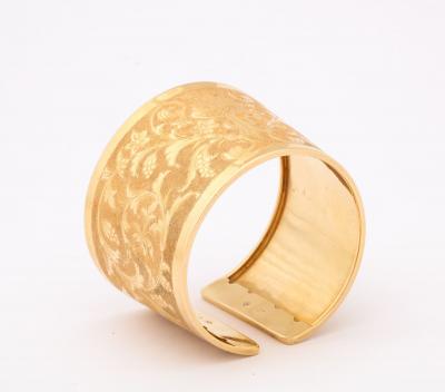 Italian Retro 18 k Engraved Cuff