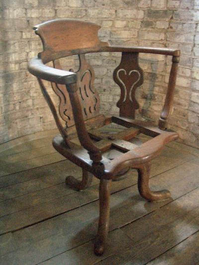 Italian late Baroque 18th Century Walnut Swivel or Desk Chair of rare form