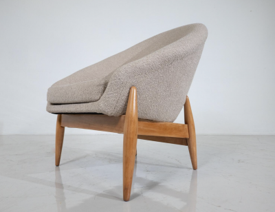 J lia Gaubek Pair of Mid Century Modern Beige Fabric Armchairs by Julia Gaubek Hungary 1950