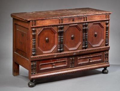 JACOBEAN SERRATED CHEST