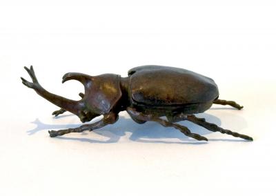 Japanese Articulate Bronze Beetle Jizai Okimono Attributed to Myochin Linage