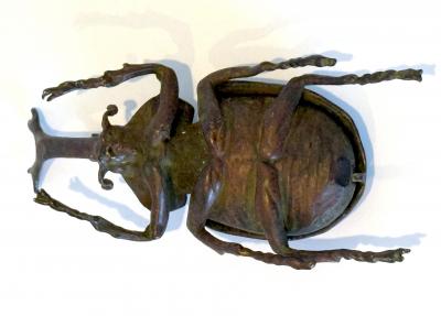 Japanese Articulate Bronze Beetle Jizai Okimono Attributed to Myochin Linage