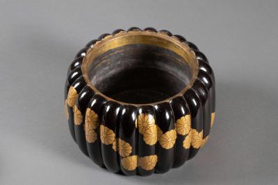 Japanese Black Lacquer Chrysanthemum Shaped Incense Burner Koro