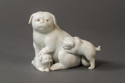 Japanese Edo Period Hirado Porcelain Sculpture of Mother and Puppies