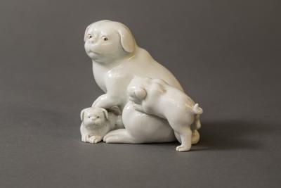 Japanese Edo Period Hirado Porcelain Sculpture of Mother and Puppies