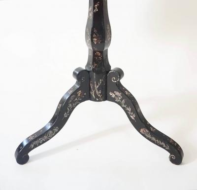 Japanese Export Lacquer and Abalone Inlaid Tilt Top Stand Nagasaki circa 1840