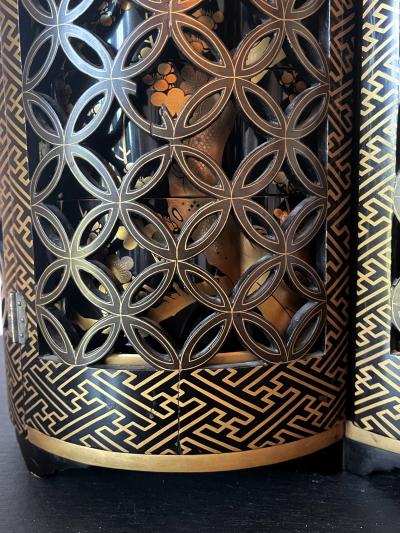 Japanese Maki e Lacquer Portable Sagejubako Theme of Three Winter Friends