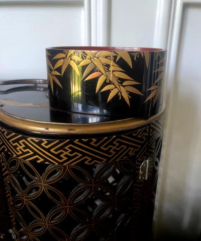 Japanese Maki e Lacquer Portable Sagejubako Theme of Three Winter Friends