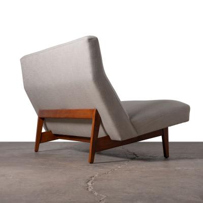 Jens Risom Jens Risom Armless Settee in Walnut Cradle Frame with Linen Upholstery 1960s