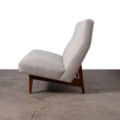 Jens Risom Jens Risom Armless Settee in Walnut Cradle Frame with Linen Upholstery 1960s