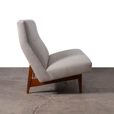 Jens Risom Jens Risom Armless Settee in Walnut Cradle Frame with Linen Upholstery 1960s