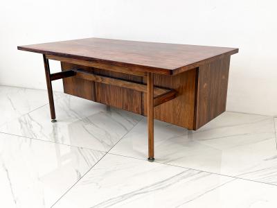 Jens Risom Large Rosewood Executive Desk Jens Risom Y Pulls 1960s