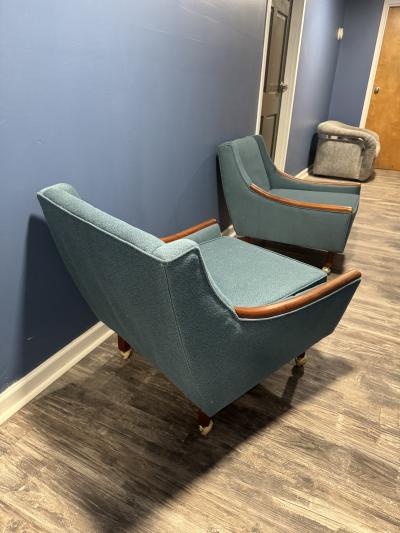 Jens Risom MID CENTURY ORIGINAL TEAL UPHOLSTERY ARMCHAIRS ON CASTER WHEELS