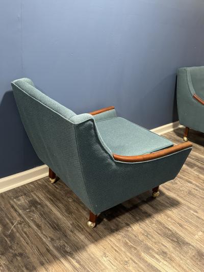 Jens Risom MID CENTURY ORIGINAL TEAL UPHOLSTERY ARMCHAIRS ON CASTER WHEELS