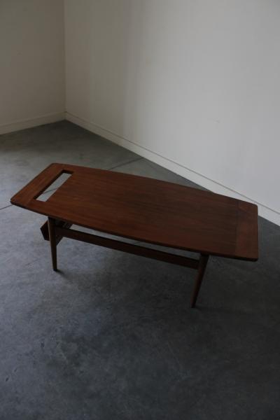 Jens Risom Model T 390 Coffee table with magazine rack by Jens Risom