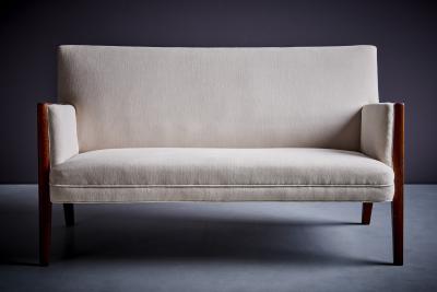 Jens Risom Newly upholstered Kvadrat Jens Risom settee or two seater USA 1950s