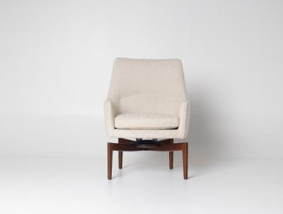 Jens Risom Pair of Jens Risom Swivel Lounge Chairs in Cream Boucl with Walnut Bases