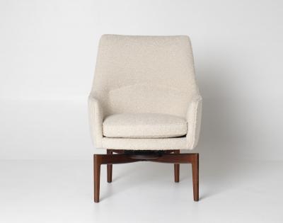 Jens Risom Pair of Jens Risom Swivel Lounge Chairs in Cream Boucl with Walnut Bases