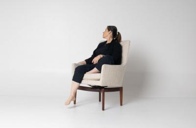 Jens Risom Pair of Jens Risom Swivel Lounge Chairs in Cream Boucl with Walnut Bases