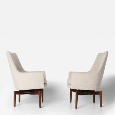 Jens Risom Pair of Jens Risom Swivel Lounge Chairs in Cream Boucl with Walnut Bases