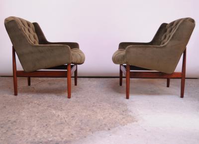 Jens Risom Pair of Jens Risom Walnut Floating Lounge Chairs in Olive Velvet