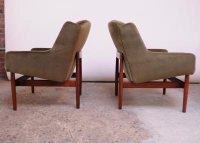 Jens Risom Pair of Jens Risom Walnut Floating Lounge Chairs in Olive Velvet