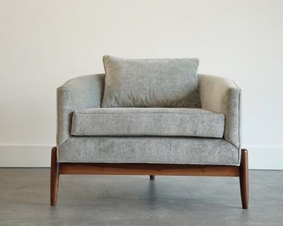 Jens Risom Tripod Barrelback Lounge Chairs in Greige Linen C 1950s