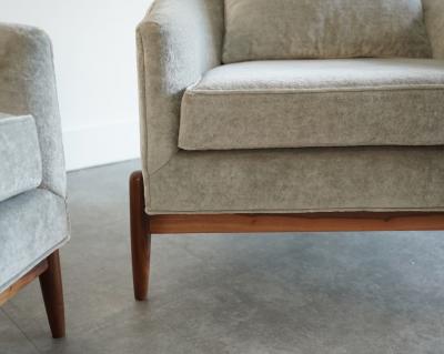 Jens Risom Tripod Barrelback Lounge Chairs in Greige Linen C 1950s