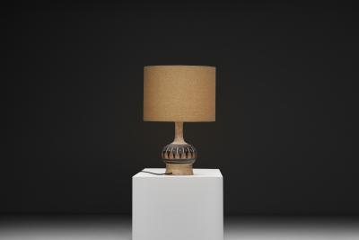 Jette Heller e Stoneware Table Lamp with Black Glazed Reliefs by Jette Heller e Denmark 1970s