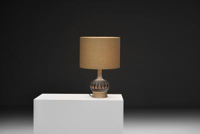 Jette Heller e Stoneware Table Lamp with Black Glazed Reliefs by Jette Heller e Denmark 1970s