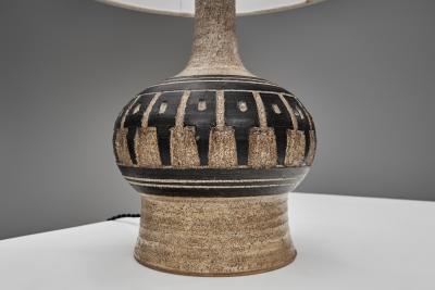 Jette Heller e Stoneware Table Lamp with Black Glazed Reliefs by Jette Heller e Denmark 1970s