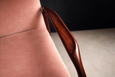 Joaquim Tenreiro Pair of Leve Armchairs in Rosewood and Velvet by Joaquim Tenreiro