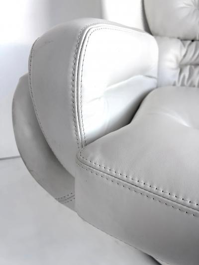 Joe Colombo Joe Colombo Elda Swivel Chair Fratelli Longhi White Leather 4 Available
