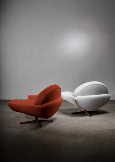 Johannes Andersen Pair of Johannes Andersen Capri lounge chairs for Trensum