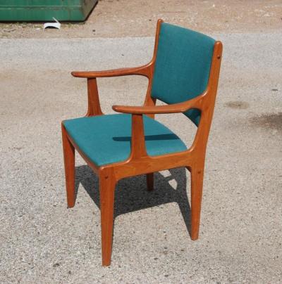 Johannes Andersen Set of Eight Johannes Andersen for Uldum Mobelfabrik Danish Teak Dining Chairs