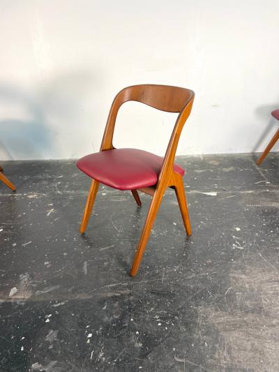 Johannes Andersen Set of Six Johannes Andersen Dining Chairs for Vamo Sonde Denmark