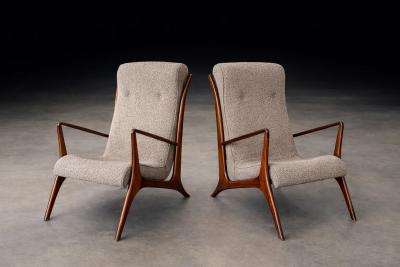 John Graz Sculptural Pair of Armchairs in Hardwood Boucle John Graz Brazil 1950s
