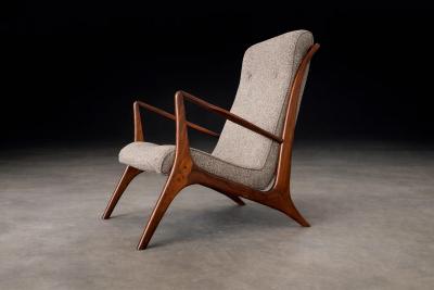 John Graz Sculptural Pair of Armchairs in Hardwood Boucle John Graz Brazil 1950s