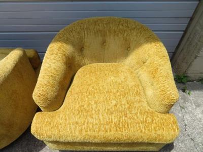 John Stuart Handsome Pair of John Stuart Swivel Barrel Back Lounge Chairs Mid Century Modern